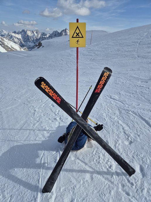 Skier im Schnee