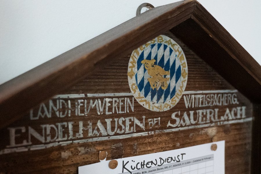 Bekanntmachungsschild im Landheim