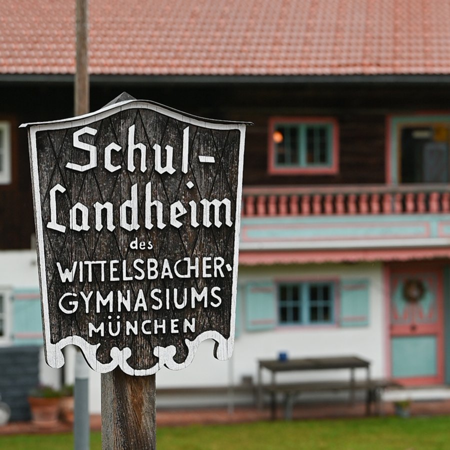 Schild des Schullandheims des Wittelsbacher-Gymnasiums München