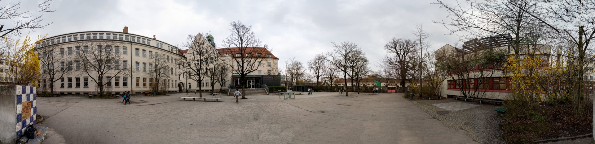 Eine Ansicht vom Pausenhof